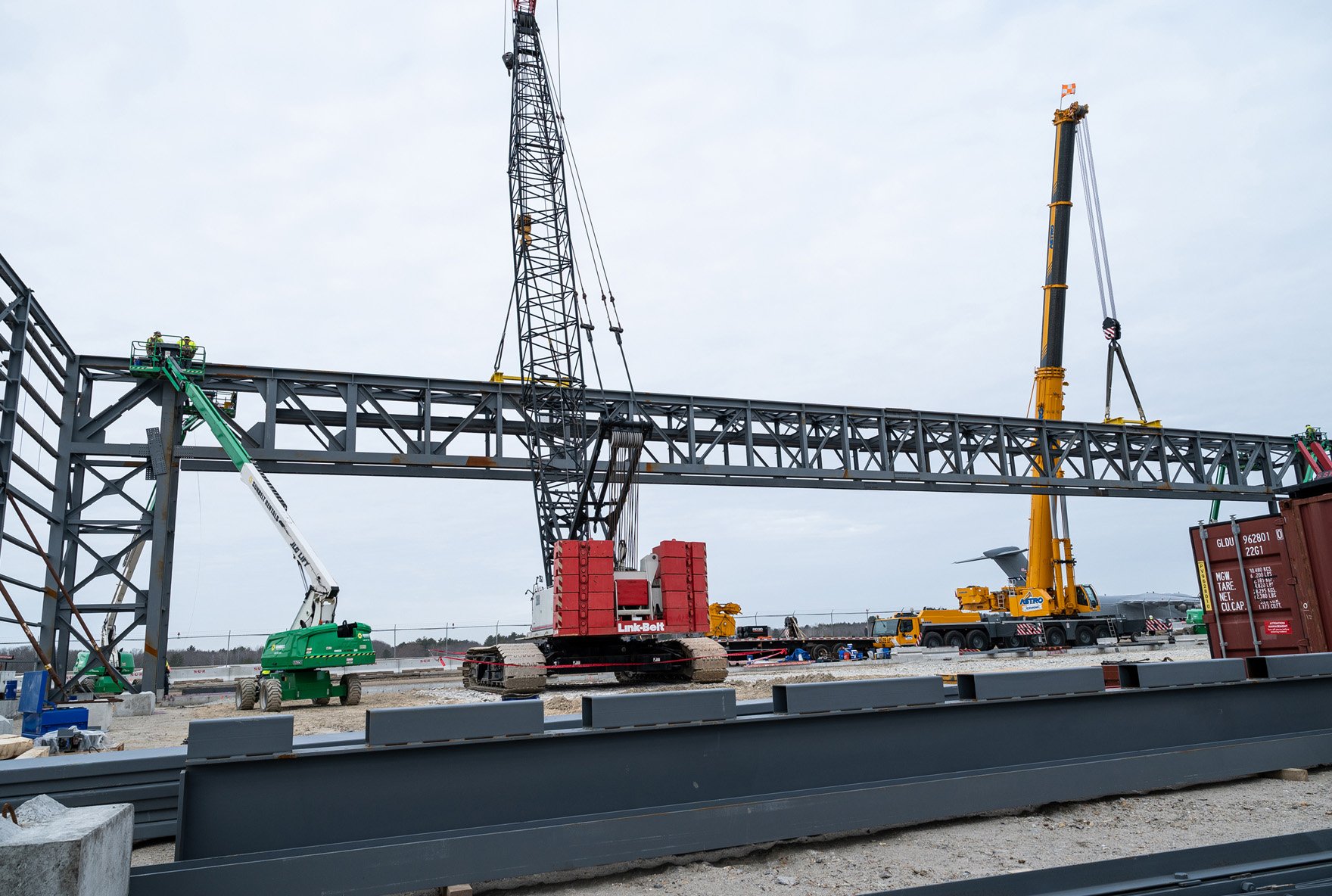 Tf Corporate Hangar Truss Raising